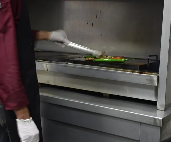 Отель Iscetas 3*